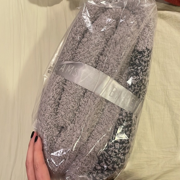 Barefoot Dreams CozyChic Luxe Heathered Stripe Gray Throw Blanket Pewter/Black - Picture 6 of 6